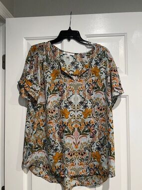 DR2 Light Blue Floral Paisley Short-Sleeve Blouse